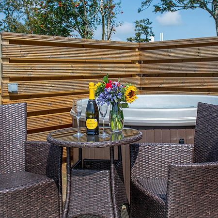 Waenfechan Glamping With Hot Tubs Colwyn Bay Exterior foto